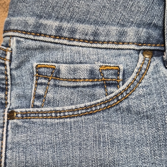 Apt. 9 Women's Classic Blue Jean Shorts - Picture 4 of 12